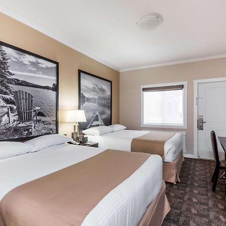 Super 8 By Wyndham Watrous Motel Dış mekan fotoğraf