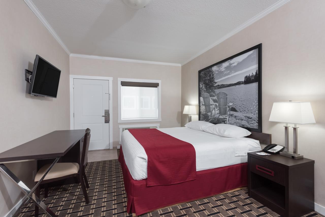 Super 8 By Wyndham Watrous Motel Dış mekan fotoğraf