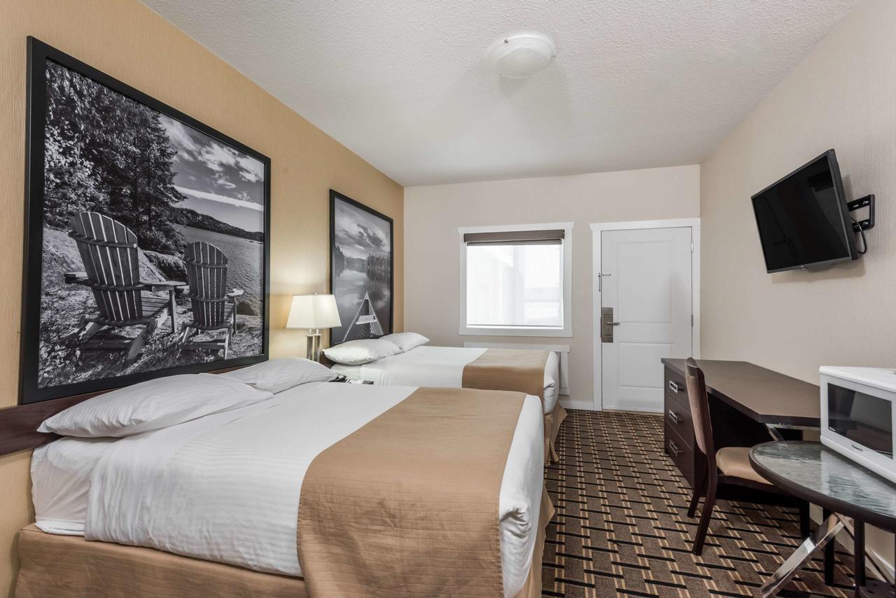 Super 8 By Wyndham Watrous Motel Dış mekan fotoğraf